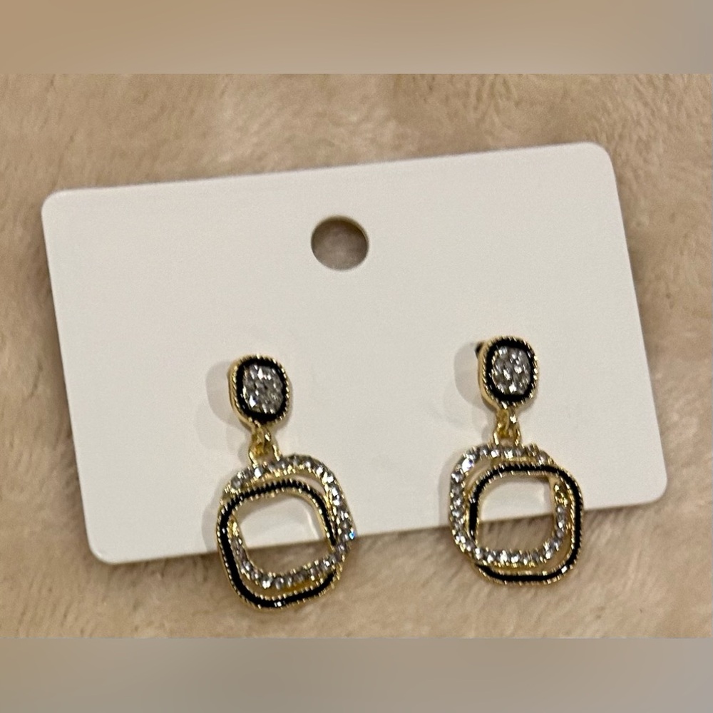 Gold Rounded square earrings Dangles - Picture 1 of 3